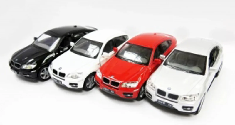 Masinuta metalica BMW X6, 13cm, scara 1 la 38, diverse culori