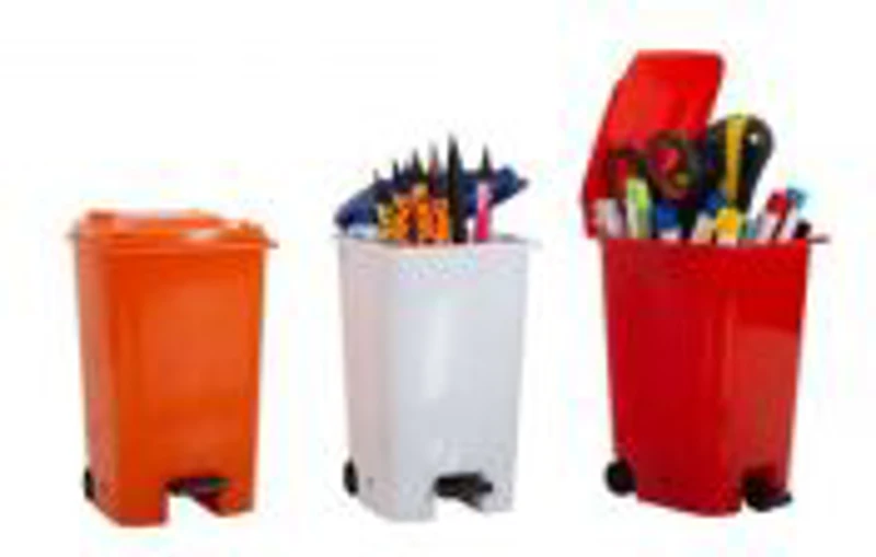 Suport instrumente de scris Ark 1770, model cos gunoi, plastic, diverse culori