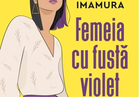 Femeia cu fustă violet
