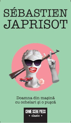 Doamna din mașină cu ochelari și o pușcă