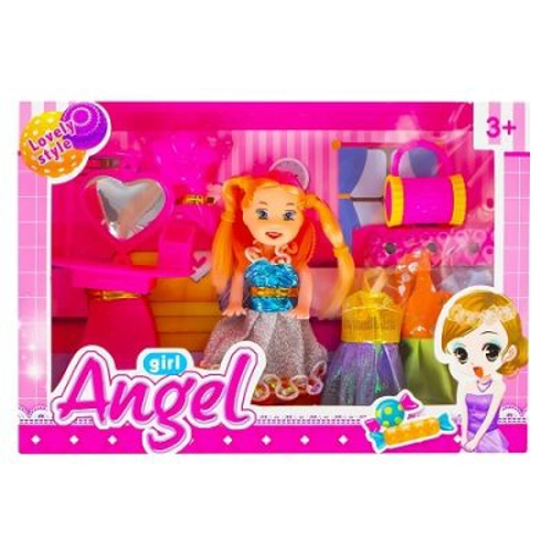 Papusica cu garderoba