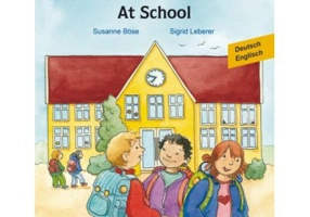 In der Schule Kinderbuch Deutsch-Englisch - Susanne Böse, Sigrid Leberer