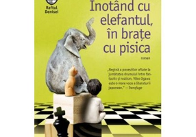 Inotand cu elefantul, in brate cu pisica