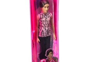 Papusa baiat cu maiou cu imprimeu fulgere Barbie Fashionistas