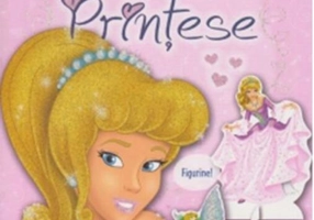 Mă distrez și mă joc cu prințese