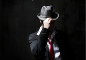 Un detectiv cu ușoare dureri de cap