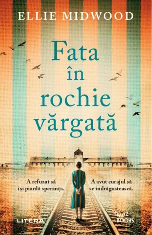 Fata în rochie vărgată